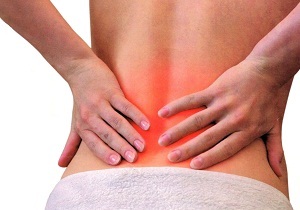 защо има болки в гърба в лумбалната област